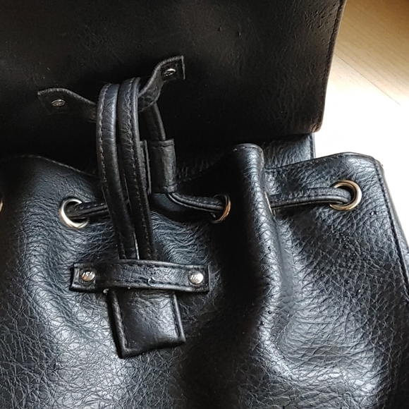 Backpack - Picture 2 of 6